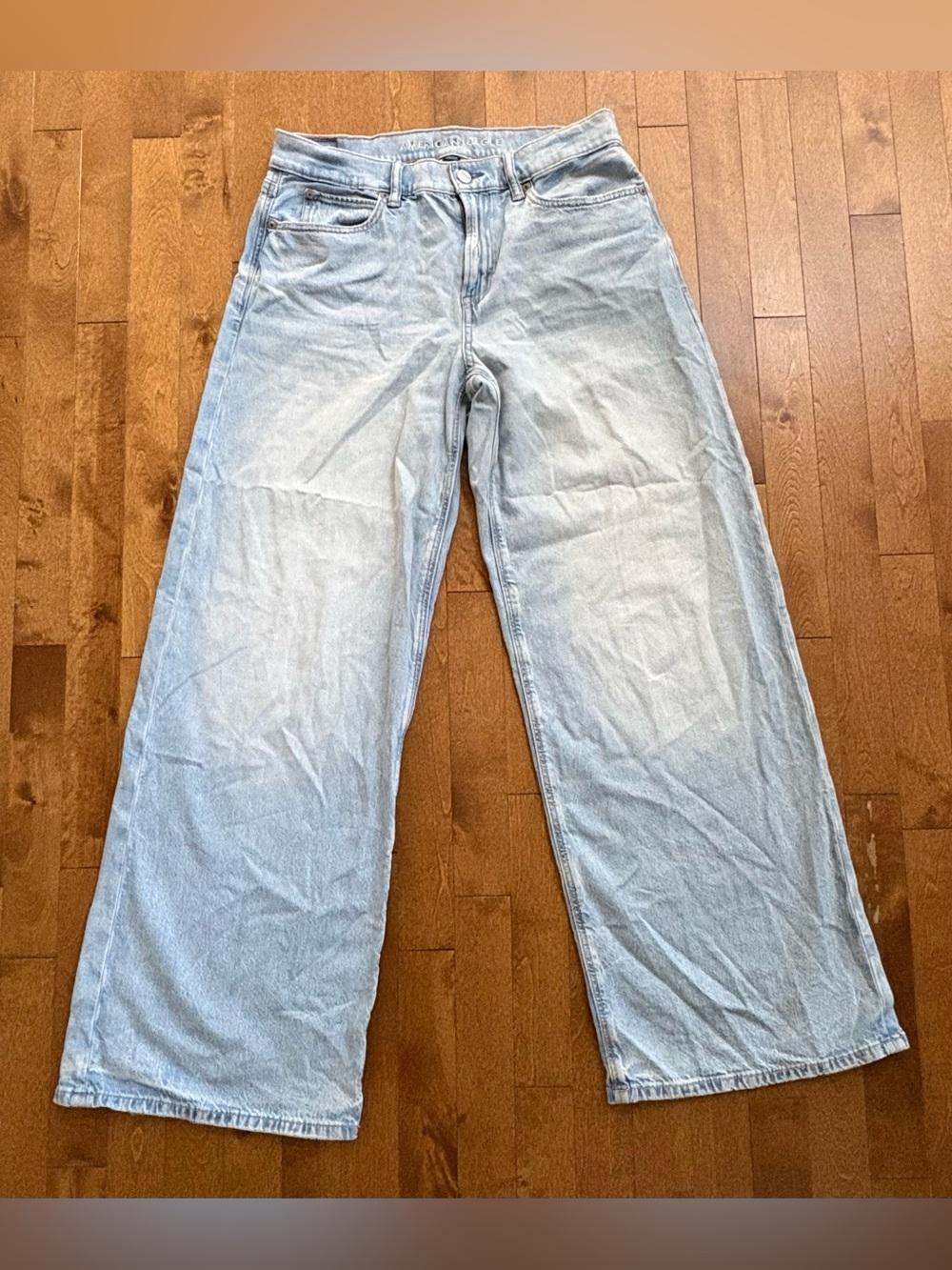 American Eagle Strigid Low-Rise Ultra Wide-Leg Jeans Light Wash Women's Size 2L